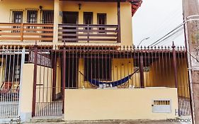 Casa a 300 metros da praia do Centro - WIFI 200MB - Netflix - 2 Quartos - Cozinha equipada - Churrasqueira - Pet friendly - Quintal